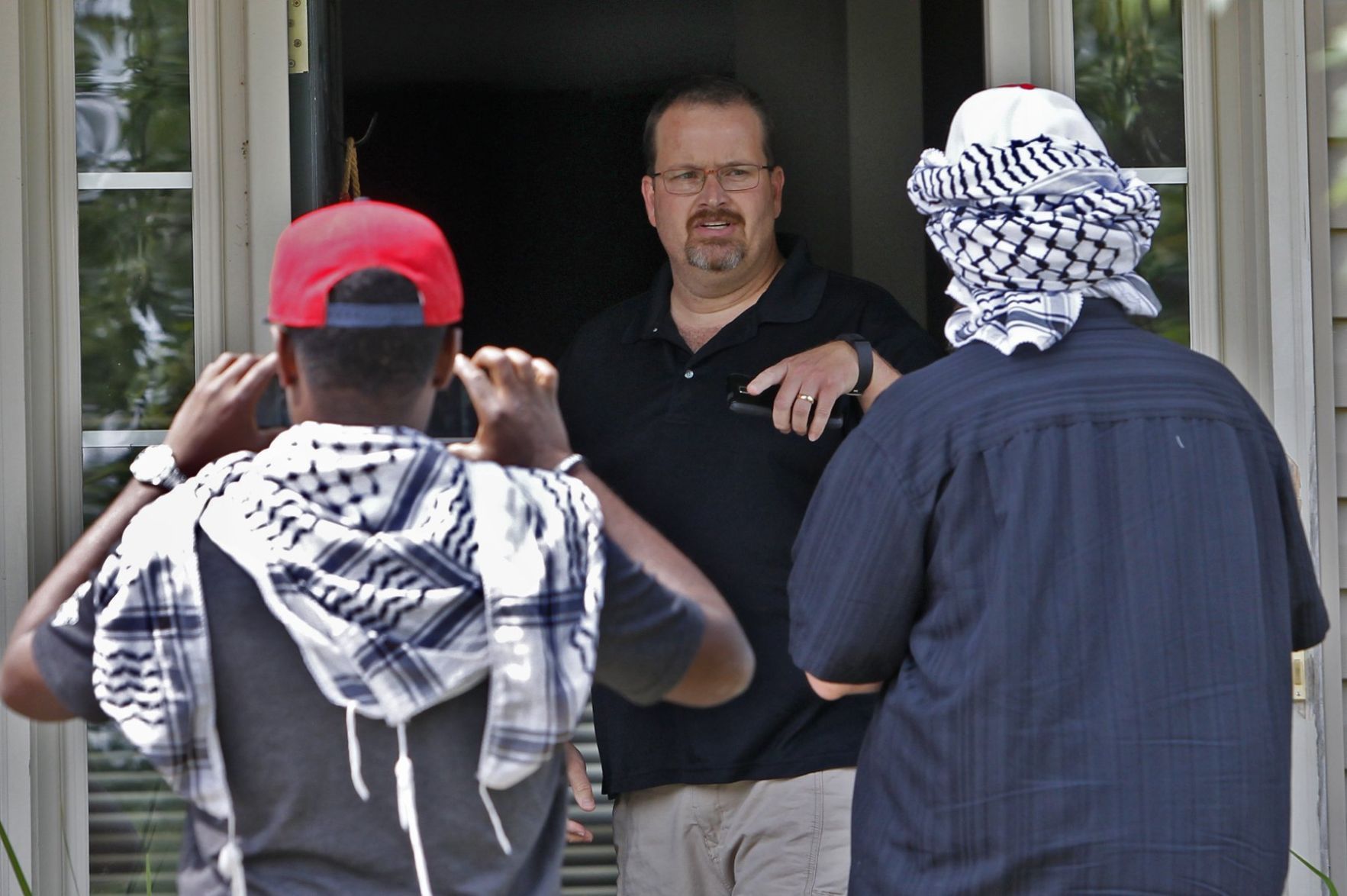 New neighbors are fighting in St. Charles County